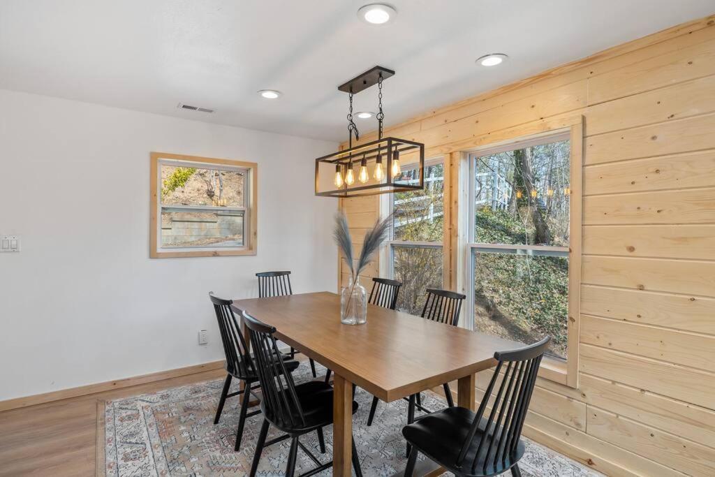 New! Modern Cabin With Two Decks, Bar & Game Room! Gatlinburg Exterior foto